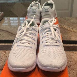 Woman Nike Free RN 2017
